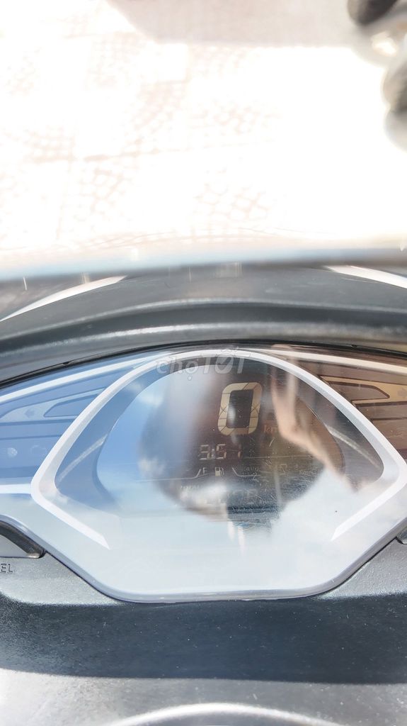 Honda PCX 125 màu Bạc. Mua bán Xe máy tại Quận Phú Nhuận Tp Hồ Chí Minh được đăng bởi Thanh Hùng xebachin  hình 3