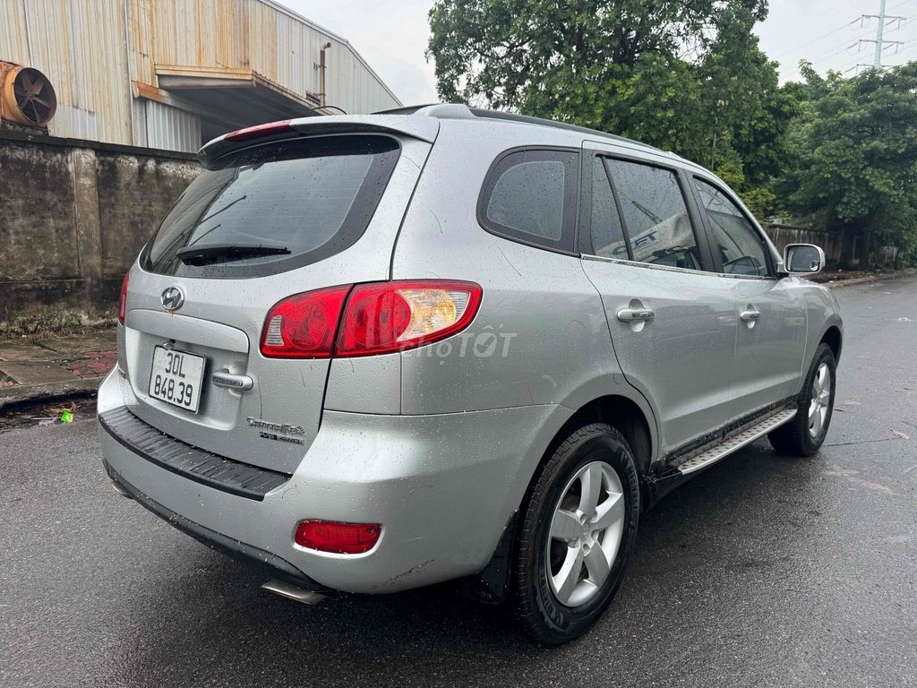 Hyundai SantaFe 2008 серебристый 7 мест автомат бензин
