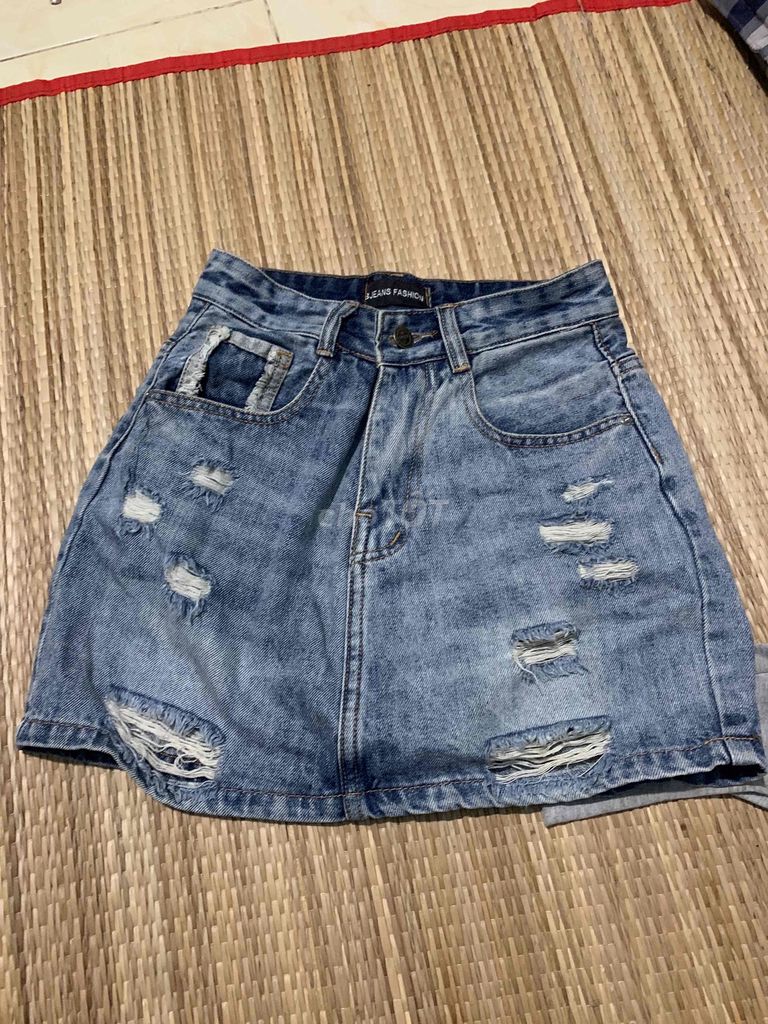 Chân váy jean nữ rách cá tính. Mua bán Quần áo tại Huyện Vĩnh Cửu Đồng Nai được đăng bởi Quỳnh Rin  hình 1