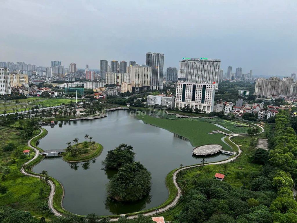 Продается квартира TRINITY TOWER 91 м2, 3 спальни, вид на озеро