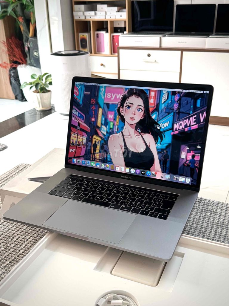 💻 𝐌𝐀𝐂𝐁𝐎𝐎𝐊 𝐏𝐑𝐎 𝟐𝟎𝟏𝟖 𝟏𝟓𝐈𝐍𝐂𝐇 𝐓𝐎𝐔𝐂𝐇𝐁𝐀𝐑 – 𝐙𝐈𝐍 𝐀𝐋𝐋. Mua bán Laptop tại Quận Bình Tân Tp Hồ Chí Minh được đăng bởi POLY STORE APPLE hình 1
