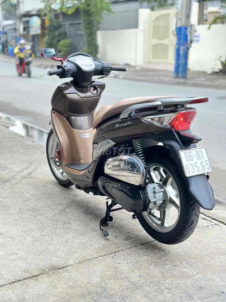 SYM Shark màu Nâu đời 2009 chất xe quá đẹp. Mua bán Xe máy tại Thành phố Thủ Đức Tp Hồ Chí Minh được đăng bởi Xe máy Anh Thư hình 3