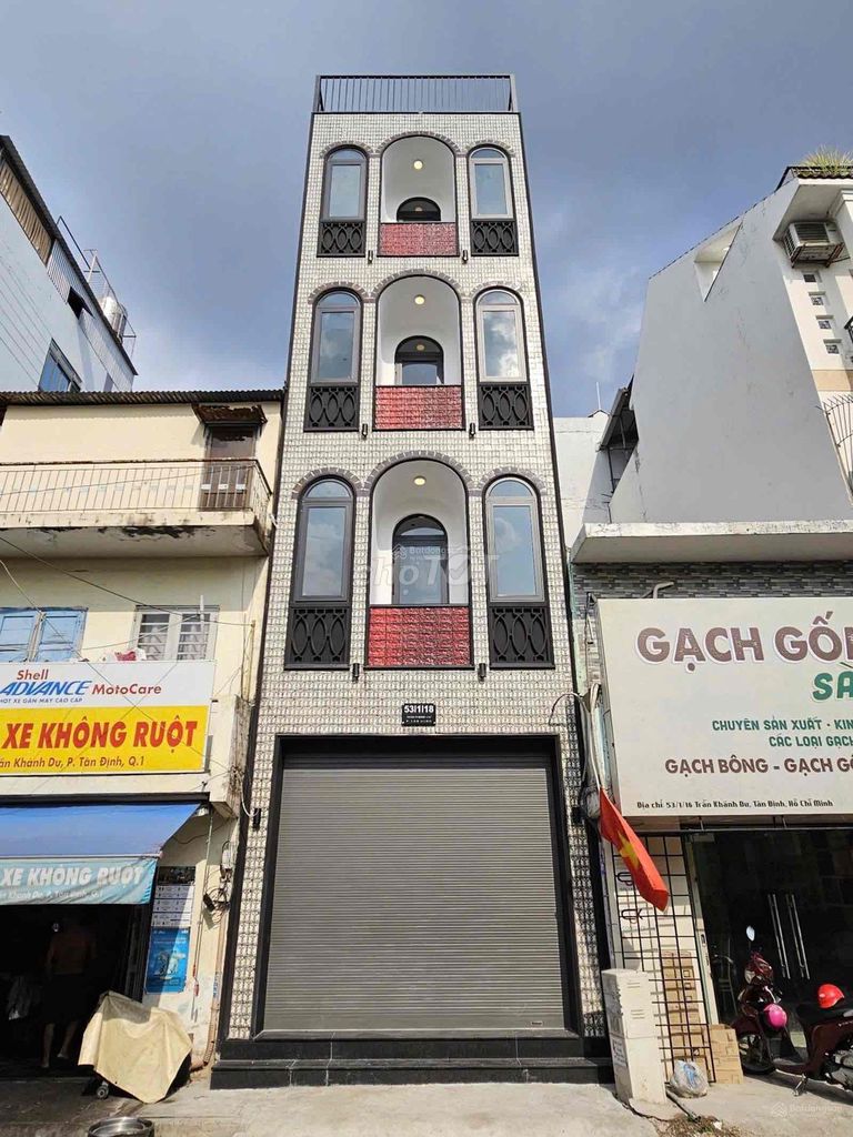 nhà cho thuê, có thang máy mới xây trung tâm Quận 1 khu Tân Định