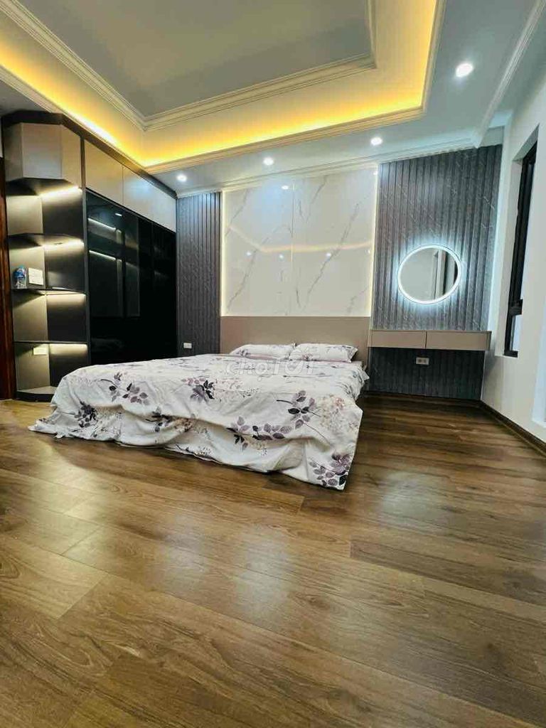 Phân lô, oto tránh, thang máy, 50m2, giá 21,5 tỷ ngõ 89 Lạc Long Quân.