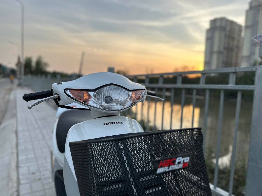Honda Dio Z4 FI 50cc Trắng. Mua bán Xe máy tại Huyện Nhà Bè Tp Hồ Chí Minh được đăng bởi Văn Ninh hình 5