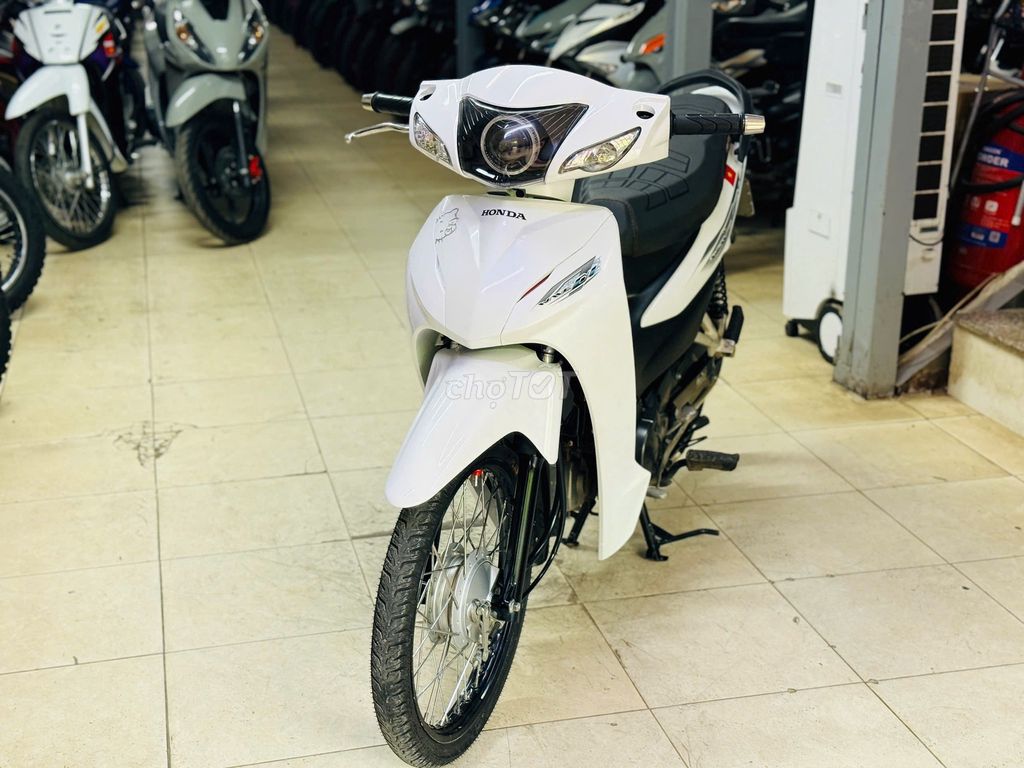 Мопед Thinh Phat - Белый Honda Wave A 110 в стиле Ханоя