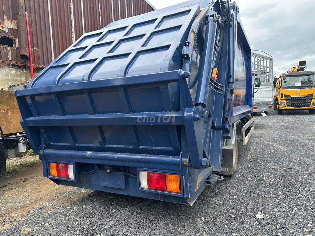 Xe Tải Hyundai Ép Rác 10 Khối Mới 100% năm 2025. Mua bán Xe tải, xe ben tại Thành phố Thuận An Bình Dương được đăng bởi Ngọc Minh hình 4