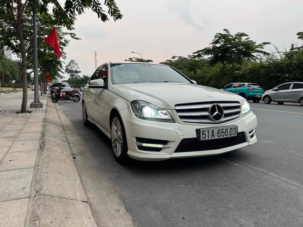 Mercedes Benz C Class 2012 C300 AMG - 73000 km. Mua bán Ô tô tại Quận 12 Tp Hồ Chí Minh được đăng bởi ÔTÔ THẠNH XUÂN hình 9