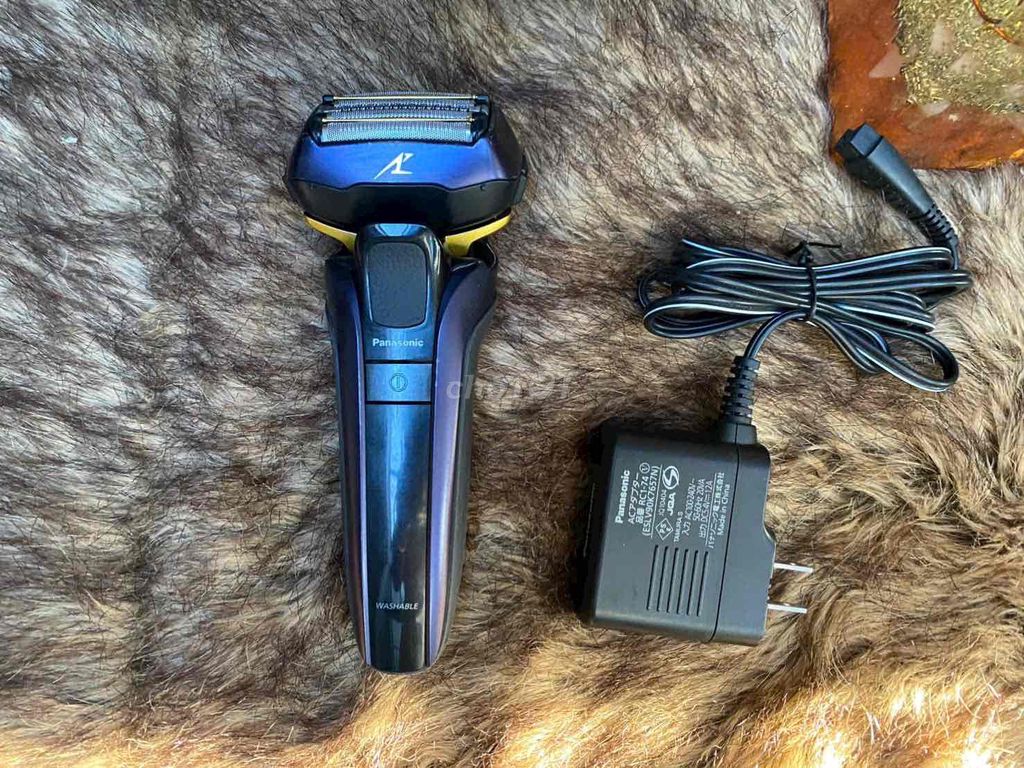 Máy cạo râu Panasonic ES-CLV7D Nâu. Mua bán Phụ kiện thời trang khác tại Thành phố Trà Vinh Trà Vinh được đăng bởi Huỳnh Lê Tân hình 1