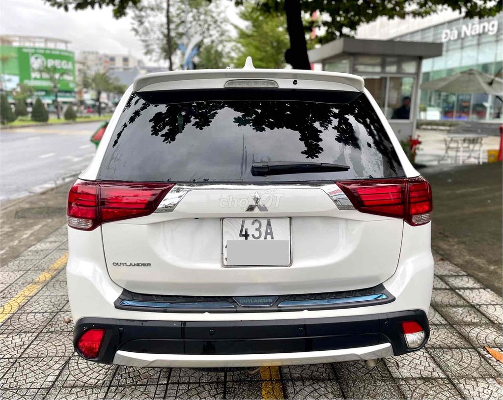 Mitsubishi Outlander 2.0 Premium Trắng zin nguyên. Mua bán Ô tô tại Quận Cẩm Lệ Đà Nẵng được đăng bởi Alex Bui hình 5