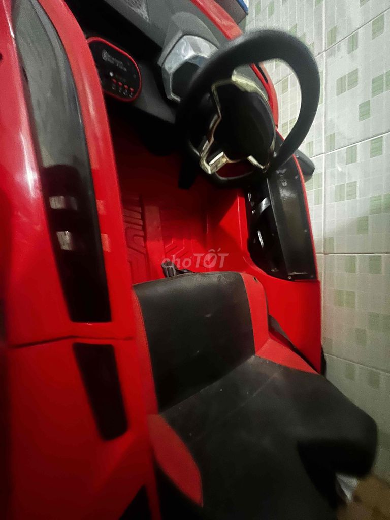 Ô tô điện trẻ em màu Đỏ. Mua bán Mẹ và bé tại Quận 8 Tp Hồ Chí Minh được đăng bởi Huy hình 1