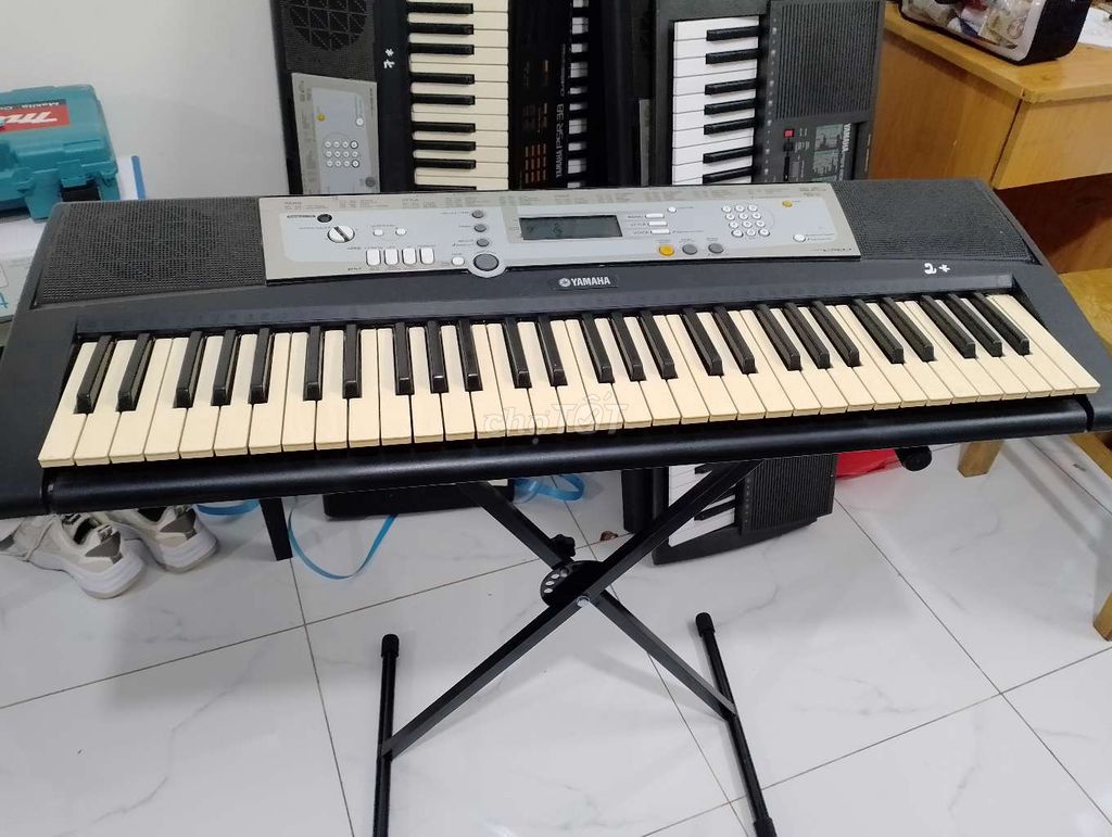 Organ Yamaha E203