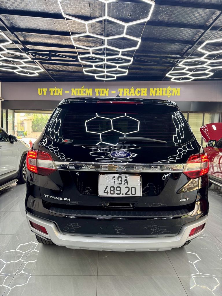 Ford Everest Titanium 2020 2.0 Turbo 4x4 AT Черный