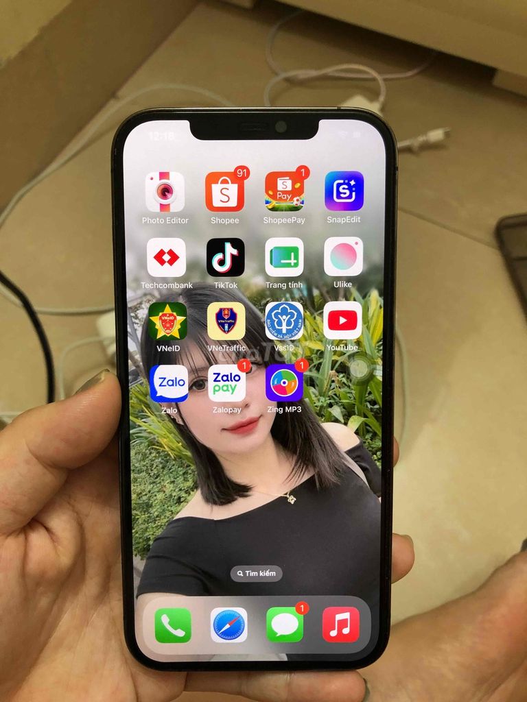 Apple iPhone 12 Pro Max Xám Màn hình lỗi. Mua bán Điện thoại tại Quận Long Biên Hà Nội được đăng bởi Kiều Linh Nguyễn hình 1