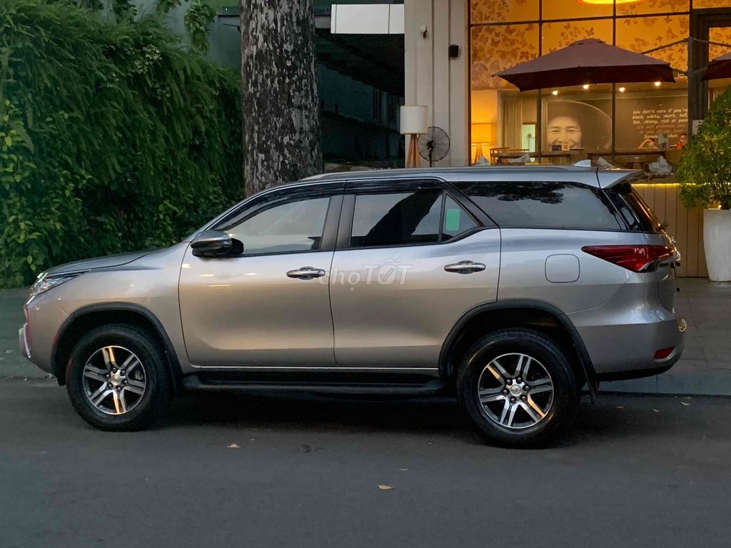 Toyota Fortuner 2018, дизель, механика, серебристый