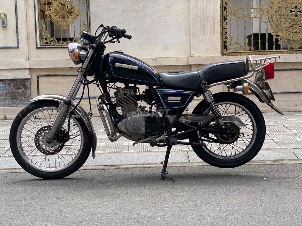 Suzuki GN 125 чёрный, с ручным сцеплением