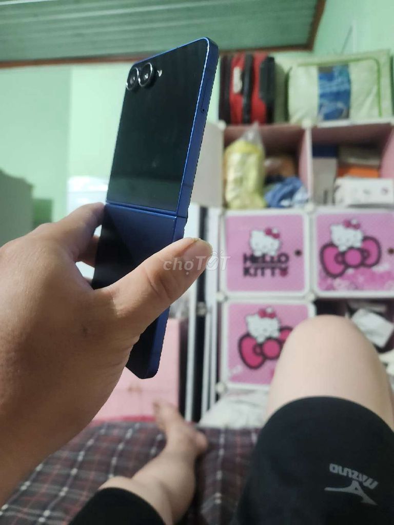 Samsung Galaxy Z Flip7 Xanh Như mới. Mua bán Điện thoại tại Huyện Phú Giáo Bình Dương được đăng bởi Dinh hình 1