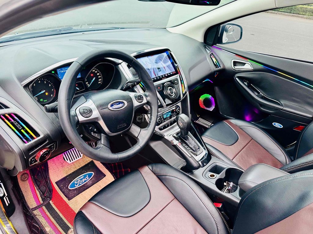 Ford Focus S Hatchback 2014 Trắng 126903 km. Mua bán Ô tô tại Quận Cẩm Lệ Đà Nẵng được đăng bởi Chị Hà hình 13