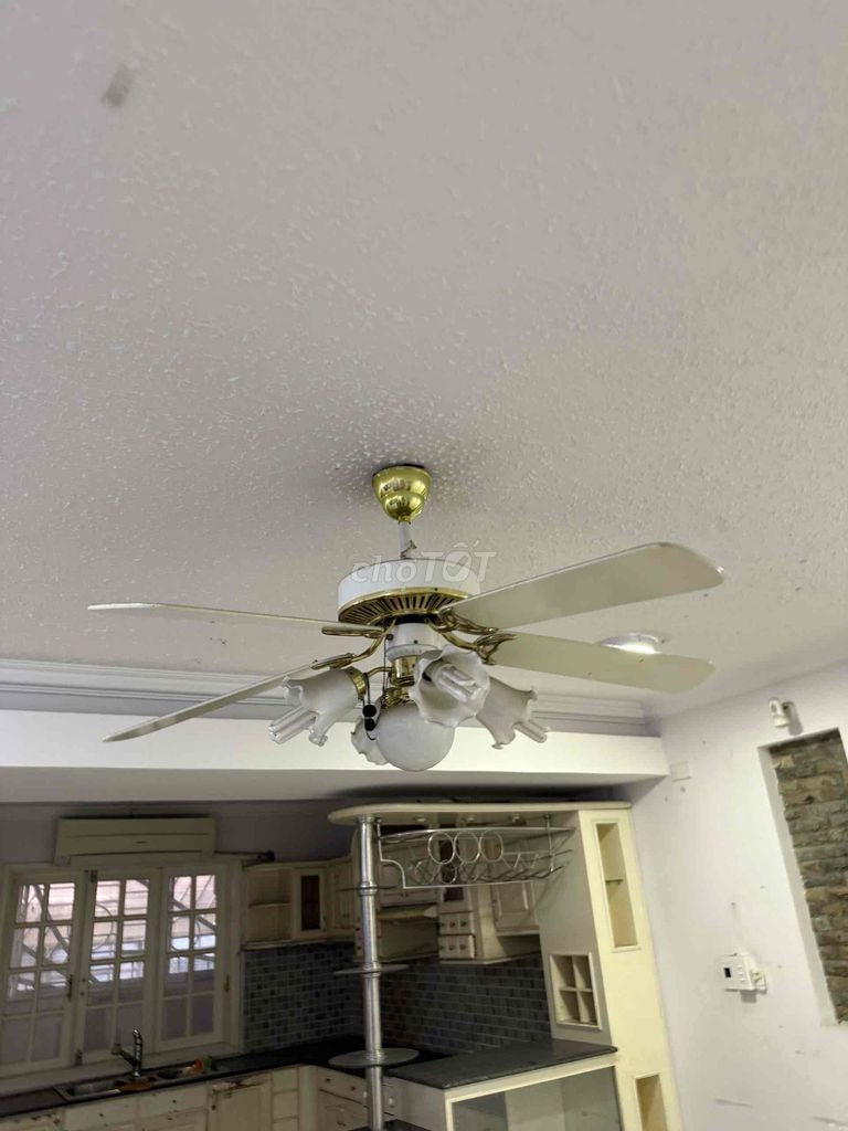 Quạt trần cũ. Mua bán Quạt tại Quận Hải Châu Đà Nẵng được đăng bởi Nguyễn Hải Yến hình 1
