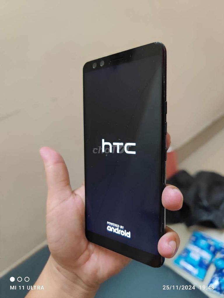 Htc u12 nứt kính 1 đường nhẹ