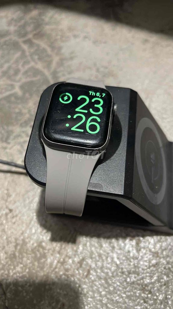 Apple Watch Series 4 Xám. Mua bán Thiết bị đeo thông minh tại Thành phố Biên Hòa Đồng Nai được đăng bởi Thanh Tâm hình 1