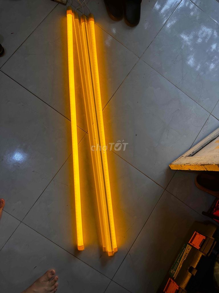 Đèn tuýp LED màu Vàng. Mua bán Đèn tại Thành phố Bến Tre Bến Tre được đăng bởi Nhựt trần hình 1