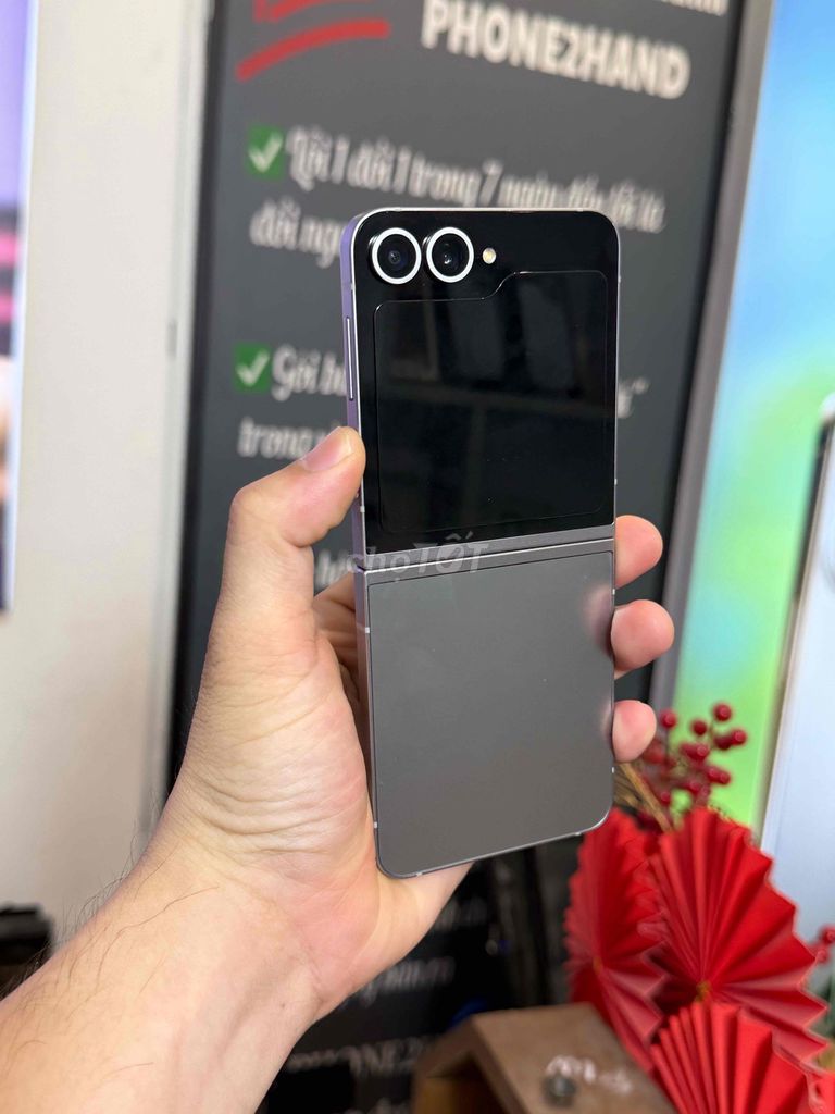 Samsung Zflip6 256GB xám titan. Mua bán Điện thoại tại Quận 3 Tp Hồ Chí Minh được đăng bởi 2 Hand STORE  hình 1