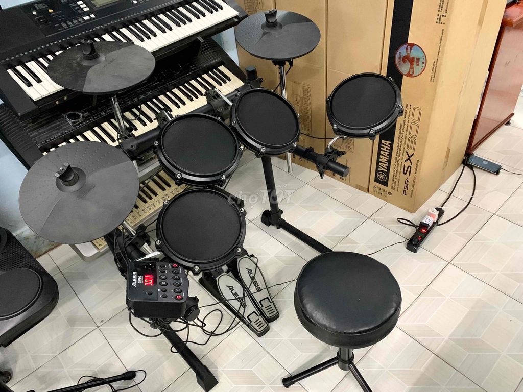 Bộ trống điện tử Alesis turbo Mesh Kit.