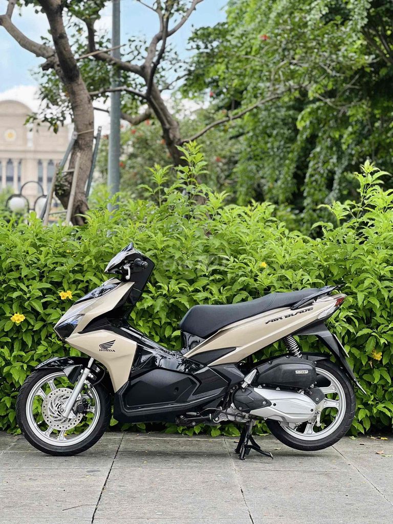 Honda Air Blade Siêu Nhân 2017 жёлтый