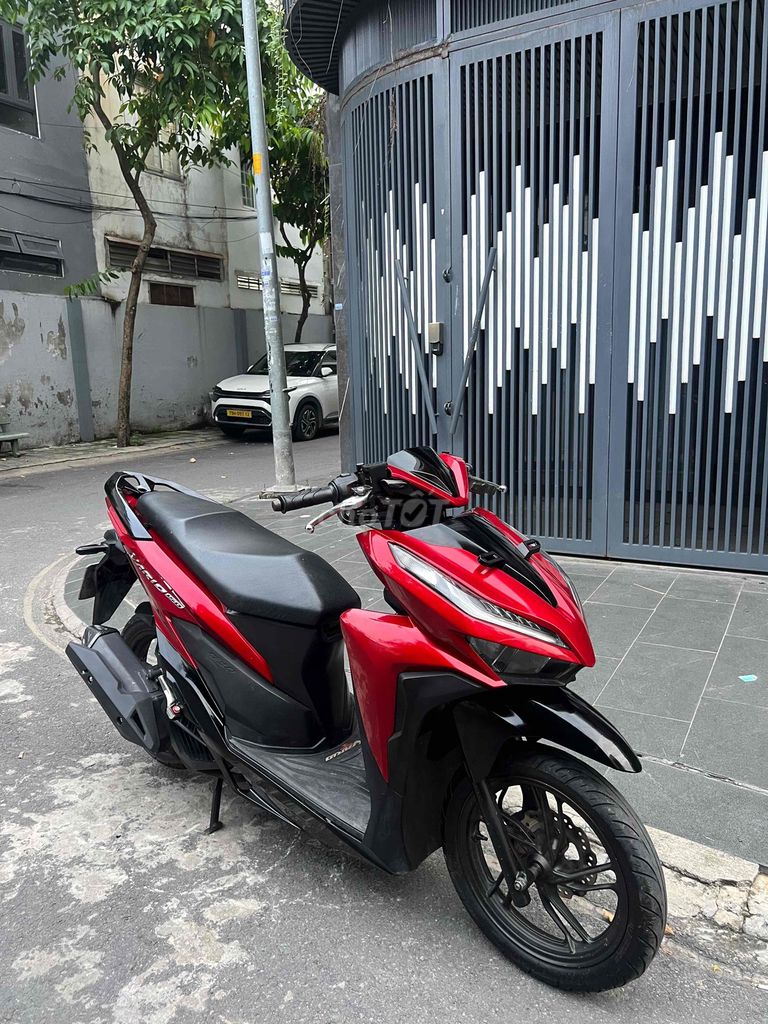 Honda Vario 2019 красный candy, скутер