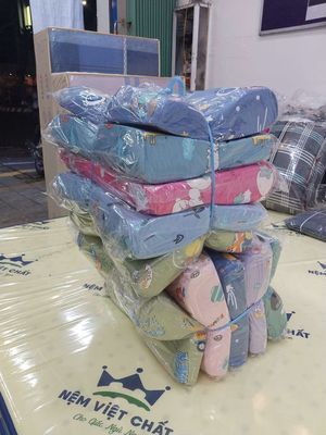 GỐI NẰM CAO SU NON TRẺ EM. Mua bán Giường, chăn ga gối nệm tại Quận Thanh Khê Đà Nẵng được đăng bởi Phú Quý