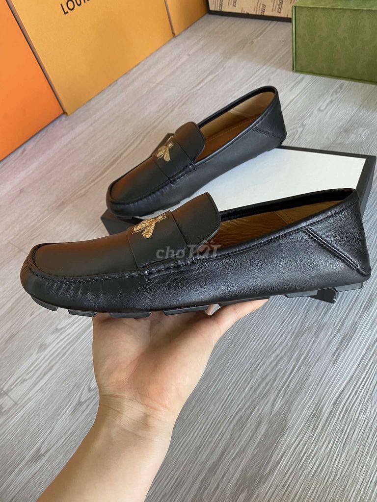 Moca Gucci ong thêu size 7 new full box. Authentic