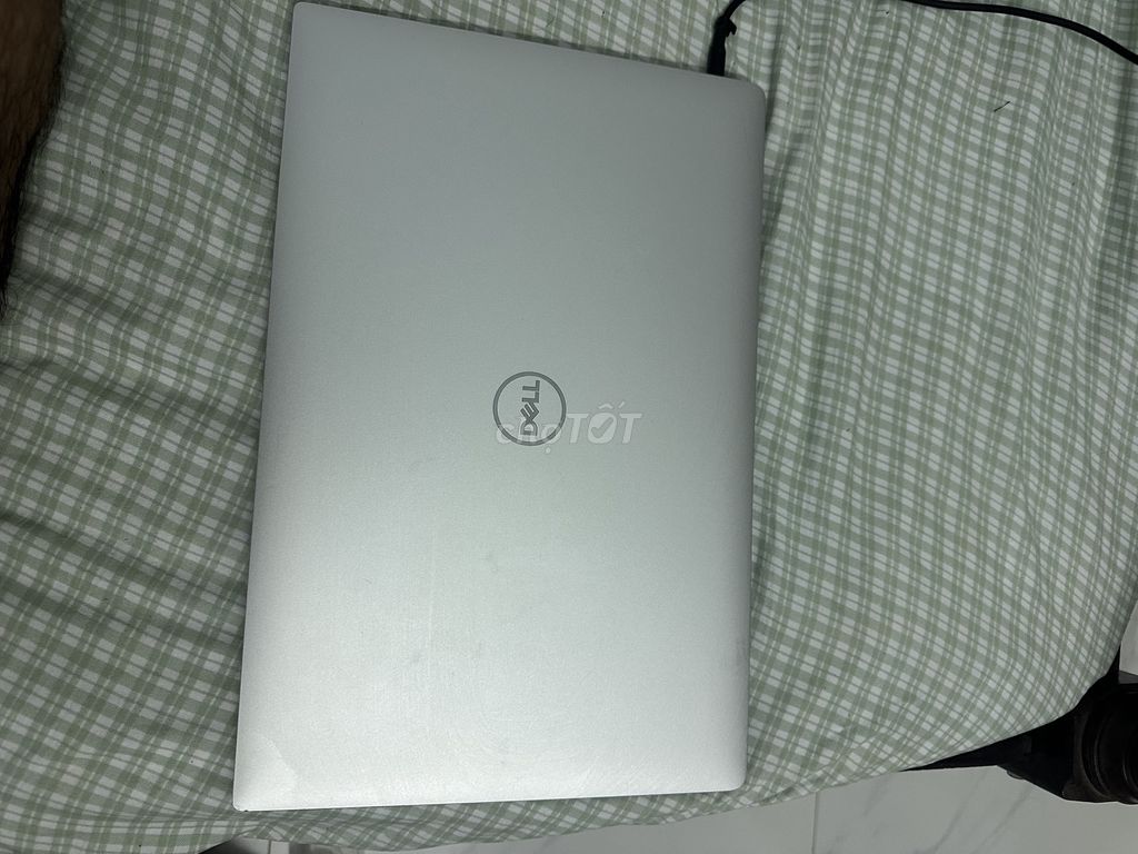 Dell xps 15 7590 core i7 9750H ram 16gb GTX 1650