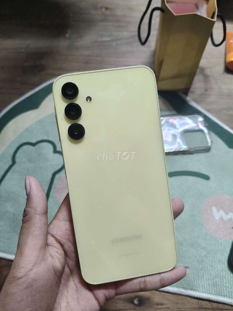Samsung A15 Vàng nhạt Đã qua sử dụng. Mua bán Điện thoại tại Huyện Hóc Môn Tp Hồ Chí Minh được đăng bởi Ngọc Trang hình 1