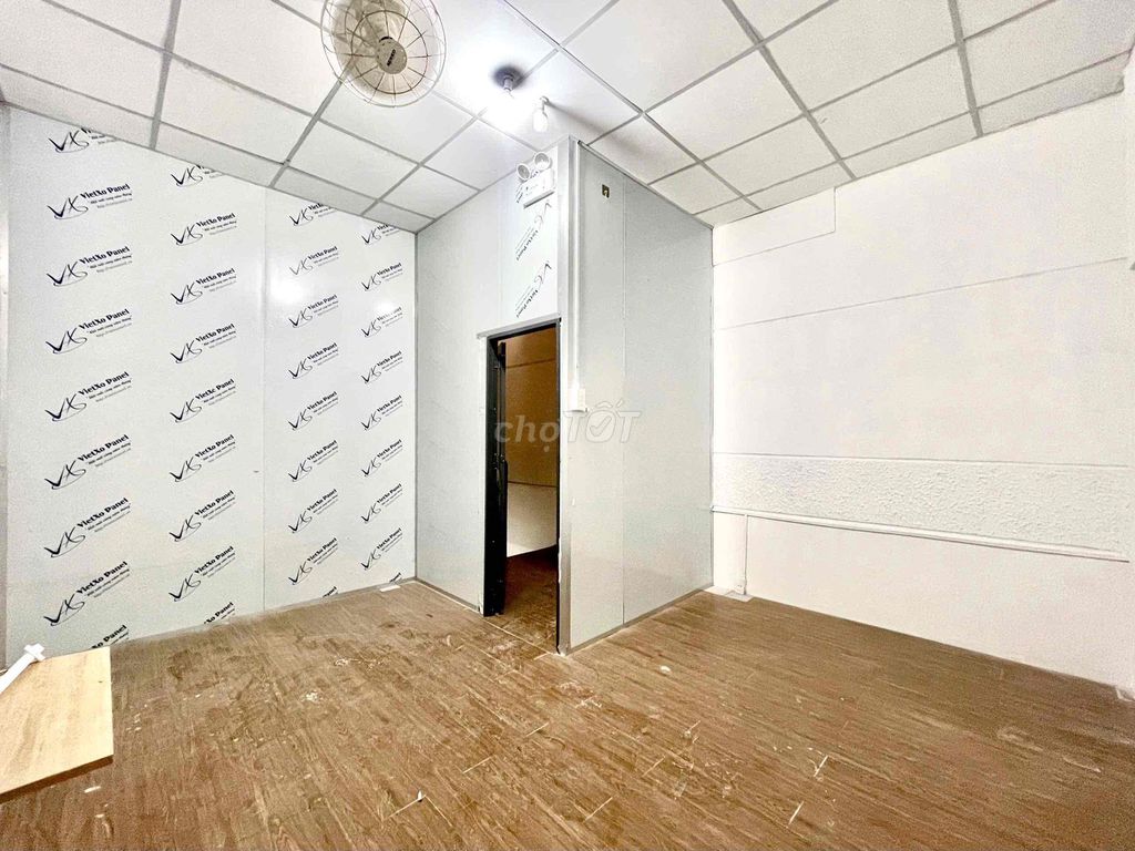 Дом Nguyen Unit, 2 помещения, 150 м2, 2 туалета, 1 шт.+автомобильная аллея у дверей