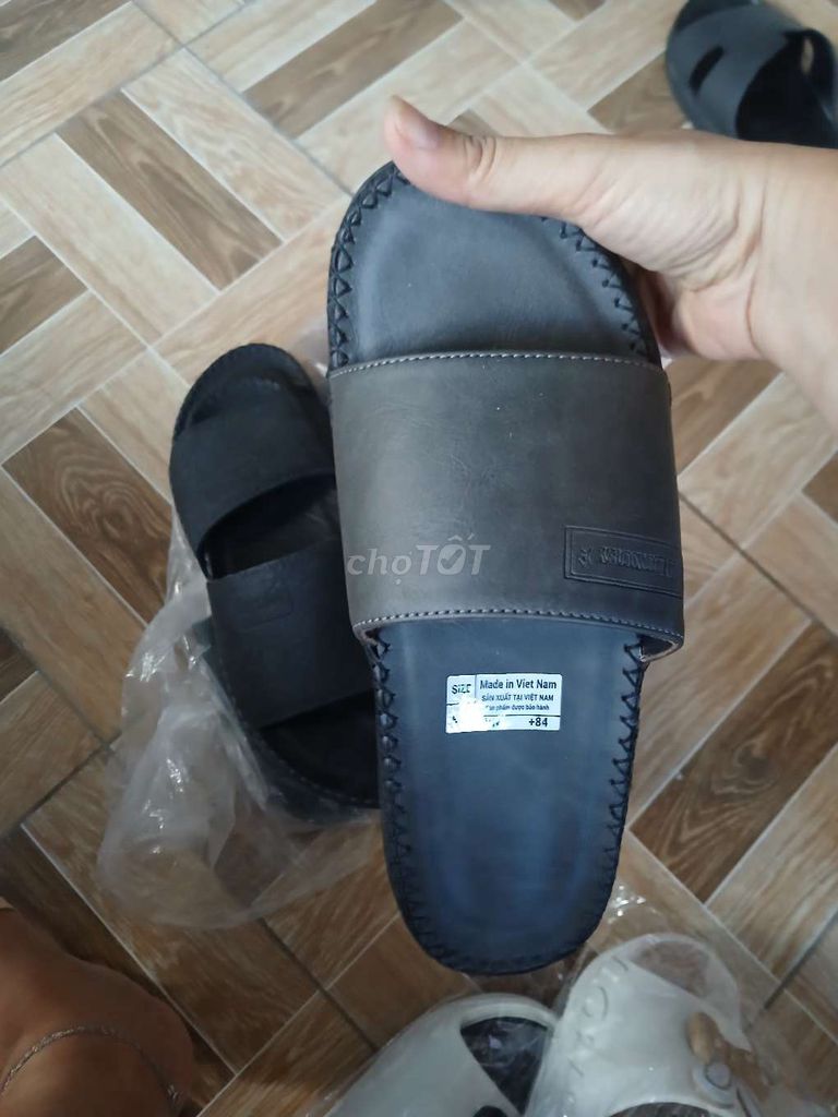 Dép nam da đen khâu kỹ, chịu nước sale lỗ. Mua bán Giày dép tại Thành phố Phan Thiết Bình Thuận được đăng bởi Huong Phạm T  hình 1