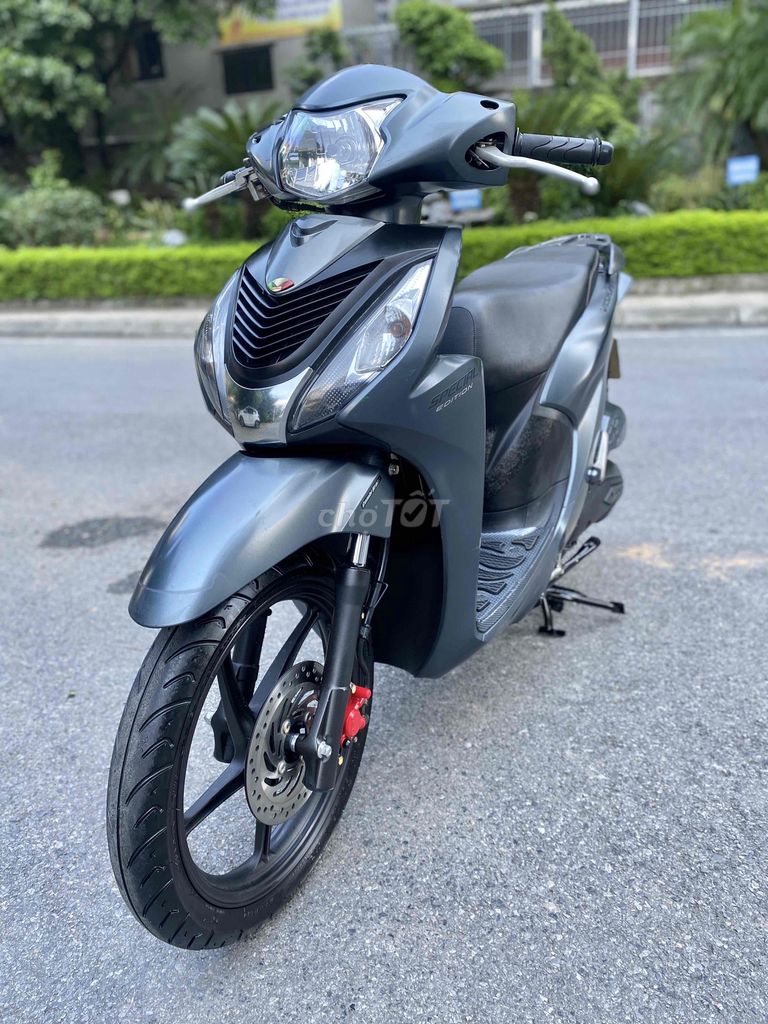 Honda Vision sport 2022!! cá tính chạy lướt. Mua bán Xe máy tại Quận Hoàng Mai Hà Nội được đăng bởi Xe Máy Quân Oanh  hình 1