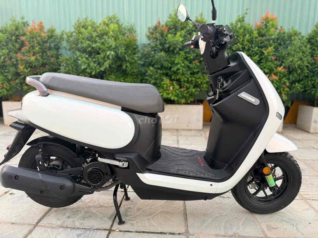 SYM Priti 50cc 2025 Trắng ánh trai ABS LED