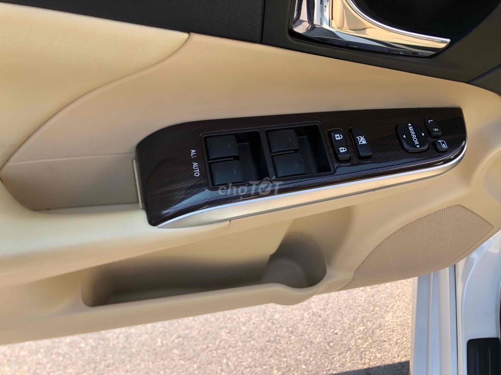 Toyota Camry 2018 2.0 E 70000 km. Mua bán Ô tô tại Quận Cầu Giấy Hà Nội được đăng bởi Tien Thanh hình 10