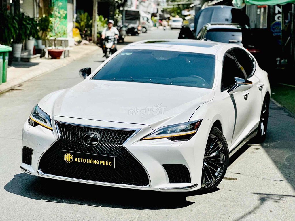 Lexus LS 500 odo mới 17.000km model 2024. Mua bán Ô tô tại Quận 8 Tp Hồ Chí Minh được đăng bởi Hồng Phúc hình 11