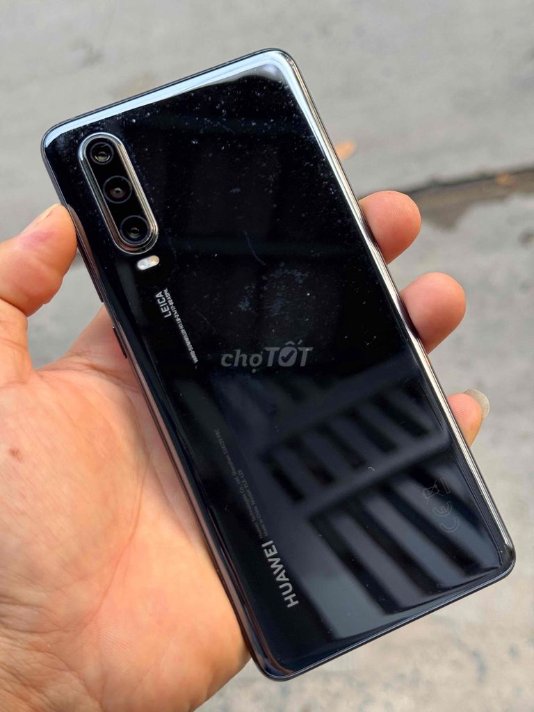 Huawei P30 gọn đẹp chữa cháy êm trong tầm có NFC