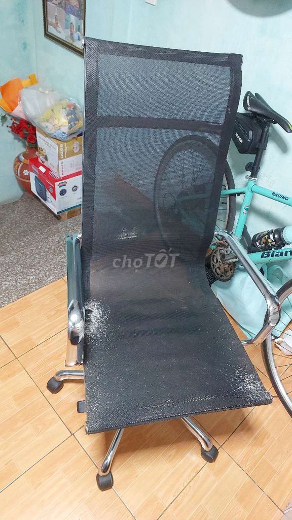 Ghế văn phòng Lưới Đen Có vết mèo cào. Mua bán Đồ dùng văn phòng tại Quận Thanh Khê Đà Nẵng được đăng bởi Thong hình 1