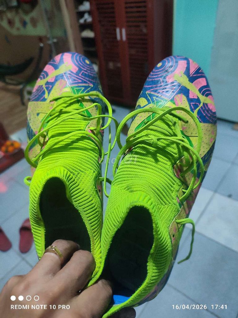 Giày đá bóng Nam Xanh neon 42.5. Mua bán Đồ thể thao, Dã ngoại tại Thị xã Bến Cát Bình Dương được đăng bởi Vu Duong hình 1