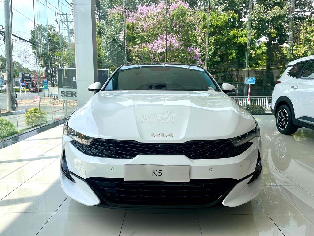 Kia K5 Premium full trang bị 283tr nhận xe