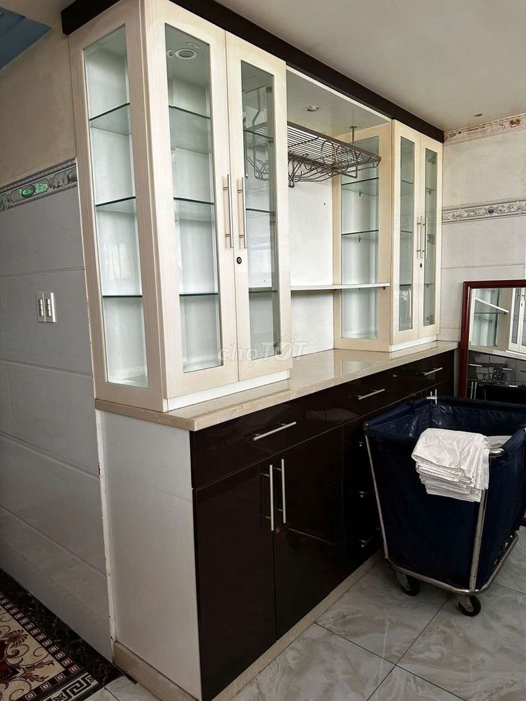 Tủ rượu gỗ kính hiện đại. Mua bán Tủ, kệ gia đình tại Quận Tân Bình Tp Hồ Chí Minh được đăng bởi ANNA HOTEL hình 1