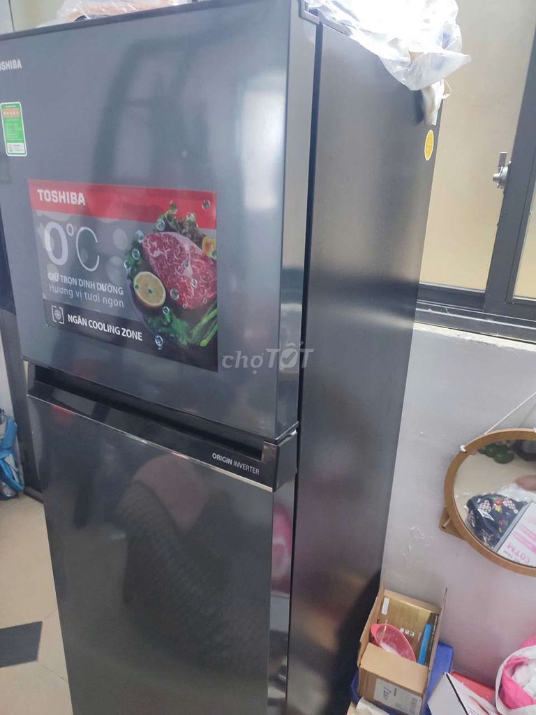 cần bán tủ lạnh Toshiba xám. Mua bán Tủ lạnh tại Quận 6 Tp Hồ Chí Minh được đăng bởi Ngọc Trinh hình 1