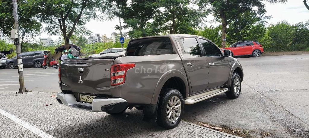 Mitsubishi Triton GLS 2017 4x4 полная комплектация механика коричневый