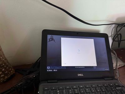2 laptop y hình máy zin