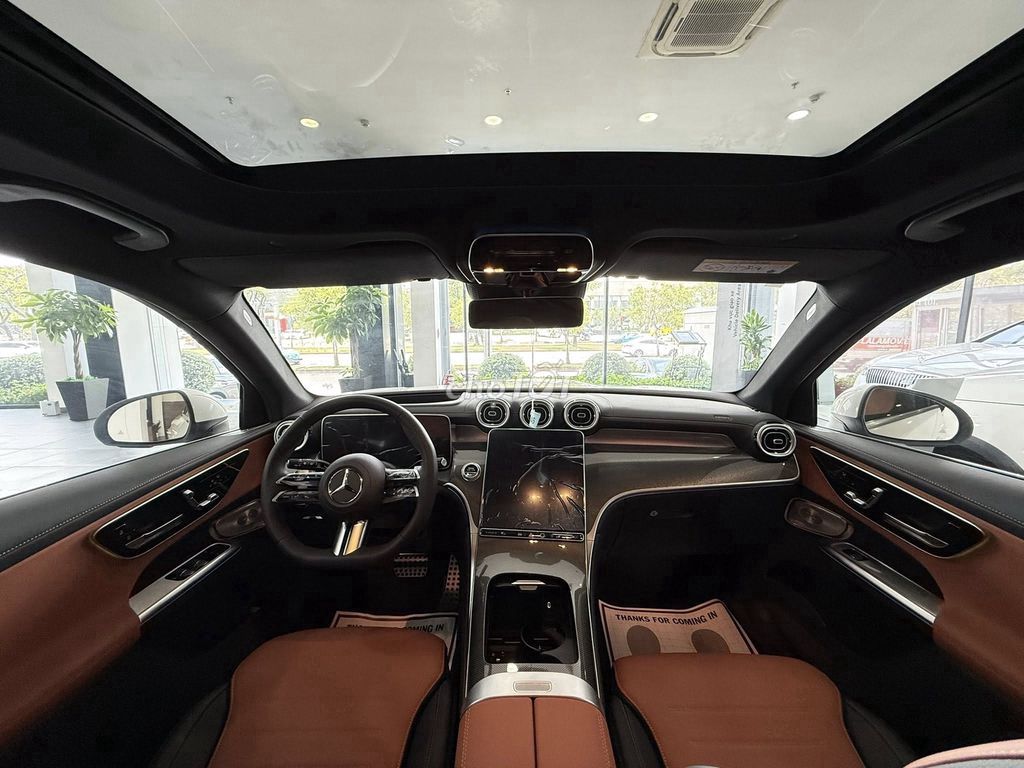 GLC 300 Trắng/Nâu | Giao ngay. Mua bán Ô tô tại Quận Ba Đình Hà Nội được đăng bởi Tuyết Nhung Mercedes hình 5