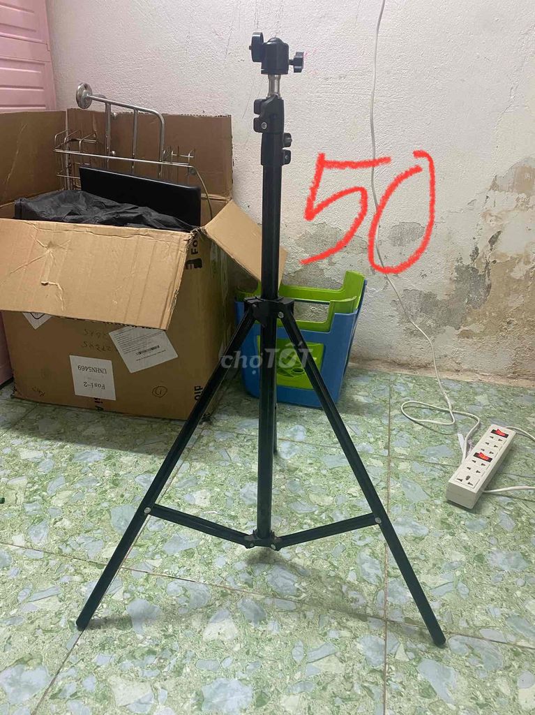 Chân đèn kim loại đen. Mua bán Đèn tại Quận 7 Tp Hồ Chí Minh được đăng bởi NamKim hình 1